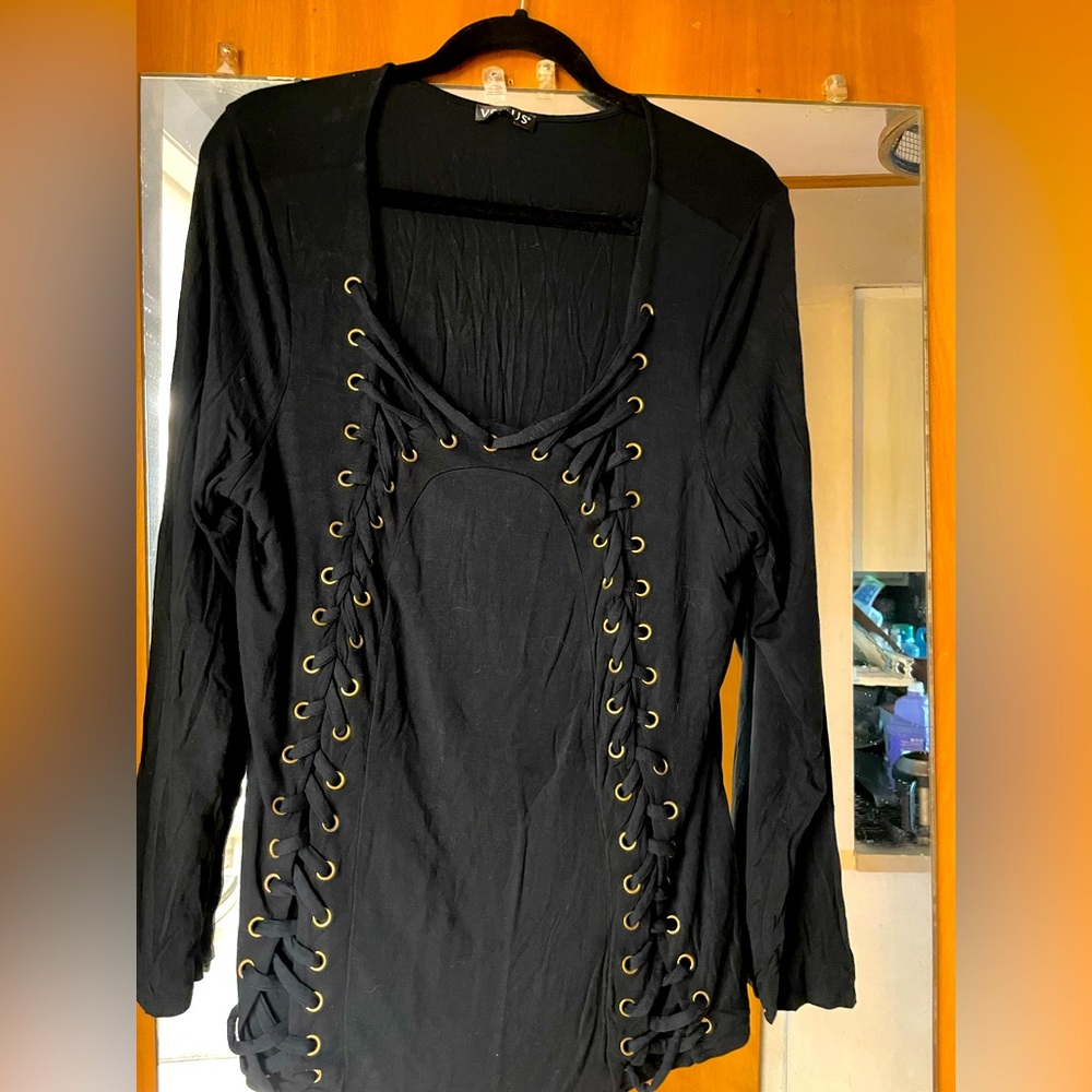 Women’s black Venus top
